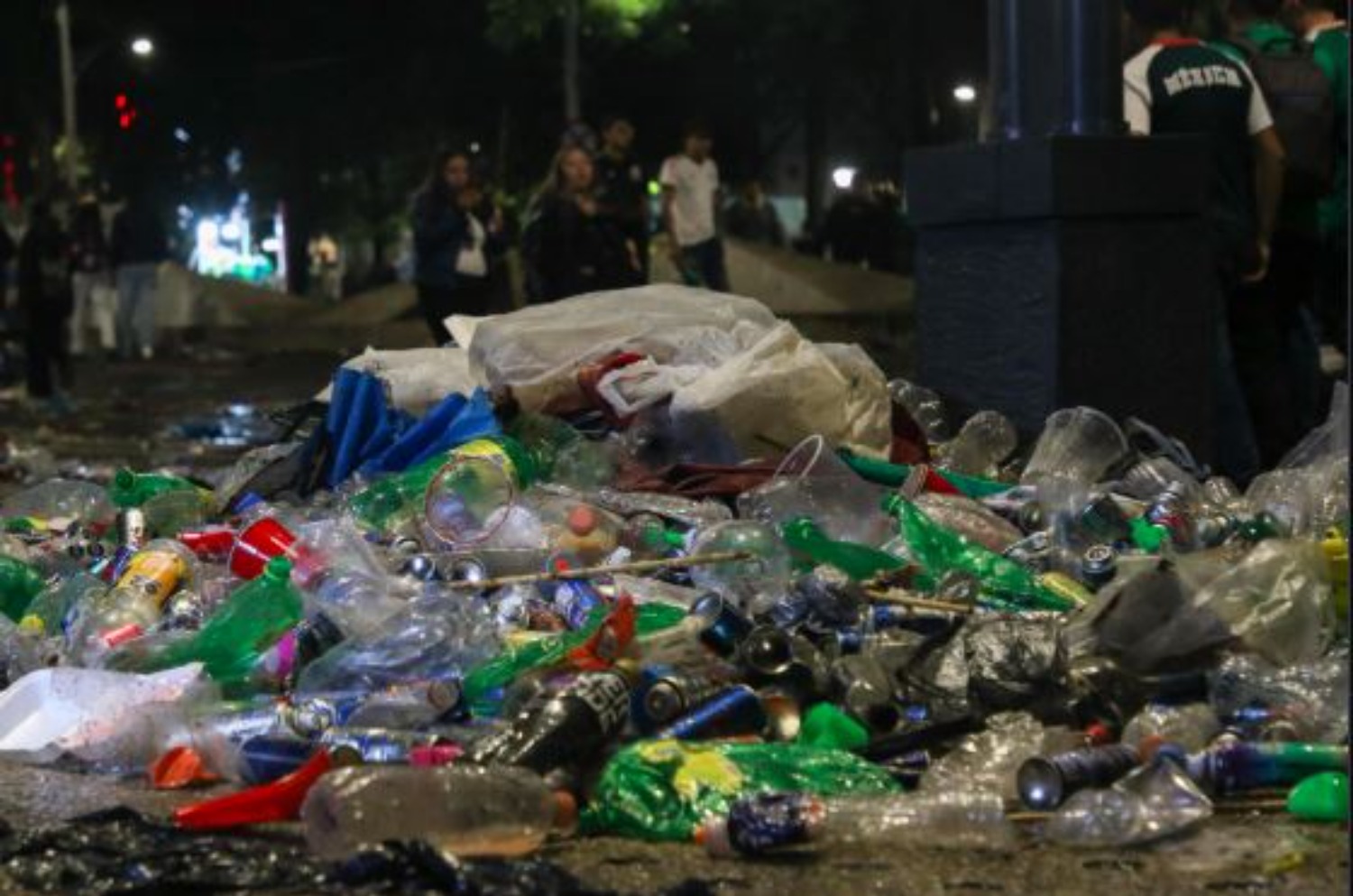 Deja el Mundial 7 mil toneladas de basura - Más Información